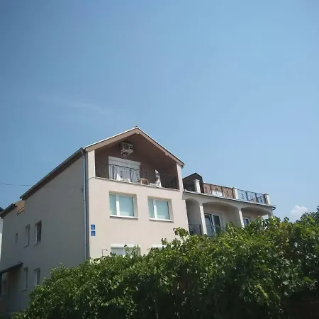 Uptown Uppartments Apartman